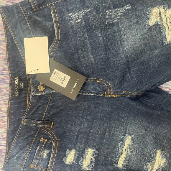 Fashion Nova Sierra Distressed Boyfriend
Jeans size 3 - Picture 3 of 4